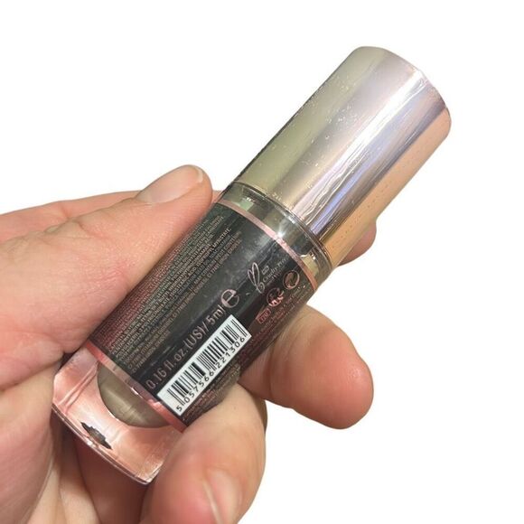 Makeup Revolution‎ Conceal & glow Foundation F1.5 - Picture 3 of 4